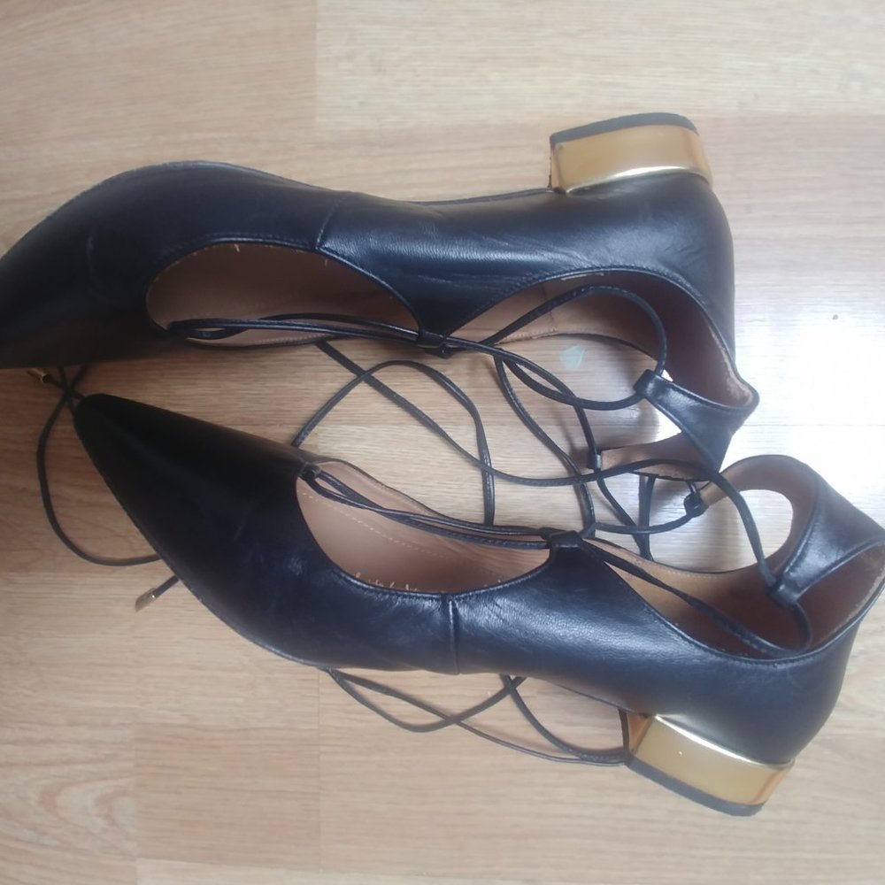 Saks Fifth Avenue made in Italy black gold lace up leather shoes size 8